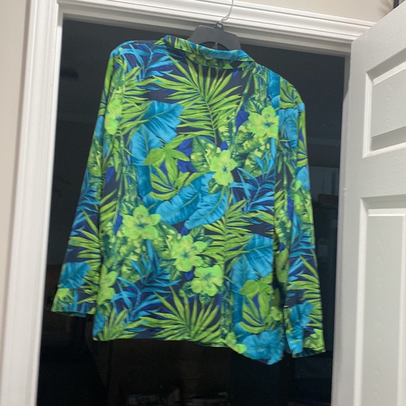 Button down 2 x tropical blouse light weight - Picture 3 of 3